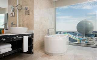 Отель Hilton Astana Нур-Султан Суперлюкс с кроватью размера "king-size"-2